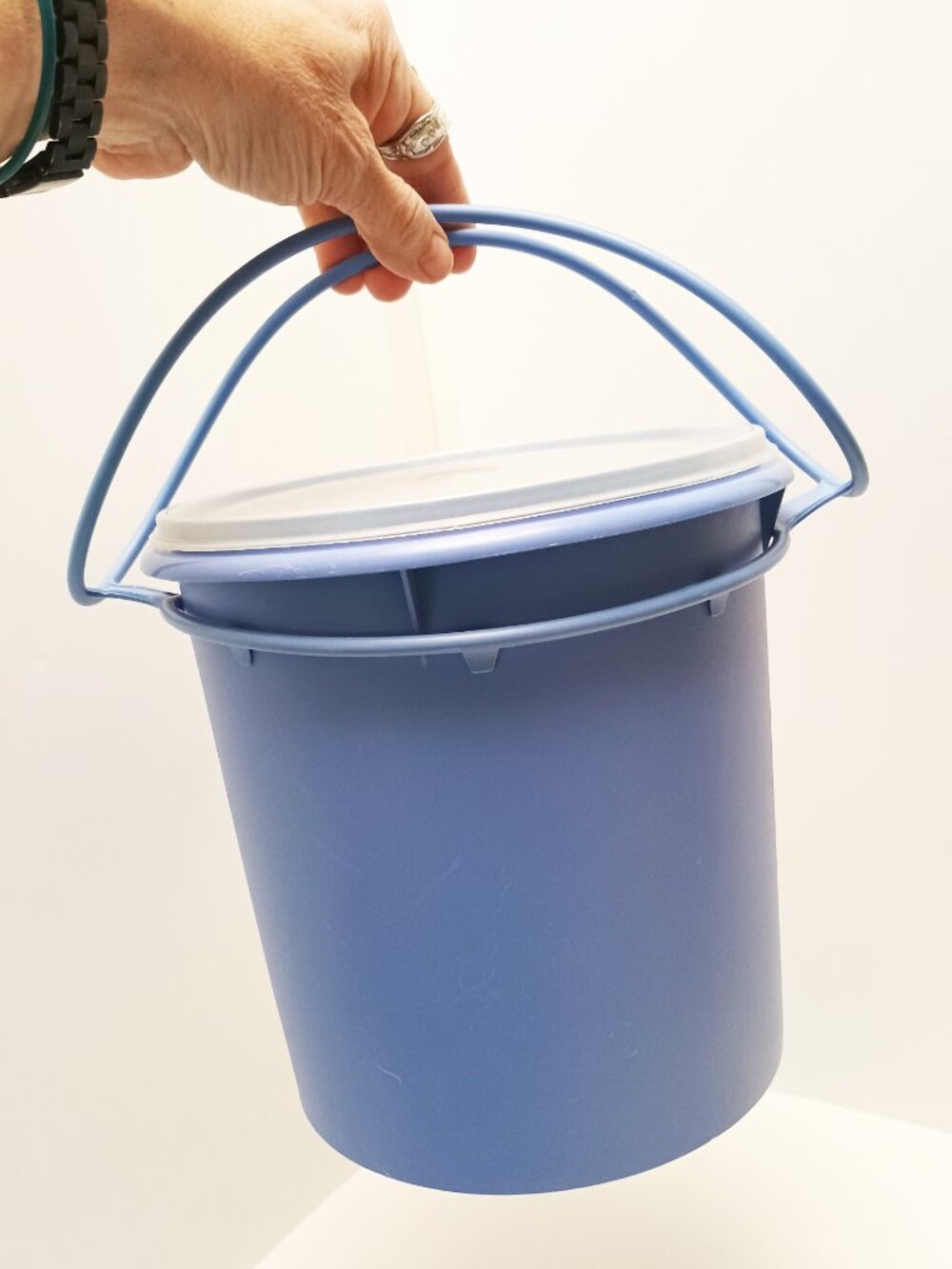 Vintage #254-8 Tupperware PERIWINKLE Round Bucket Jug w Handle & Lid, 70's, RARE
